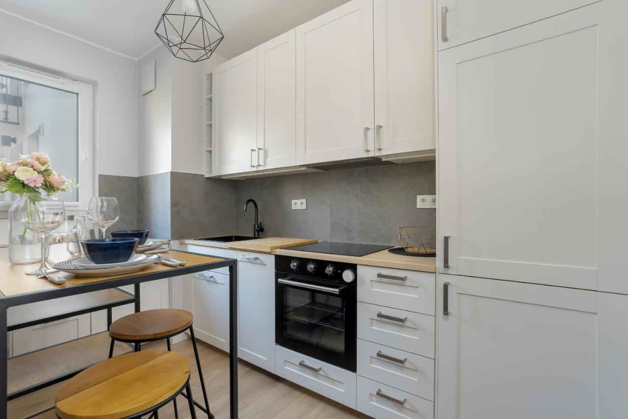 Stylish & Comfy Garbary Apartments With Parking By Noclegi Renters Poznan Exterior photo