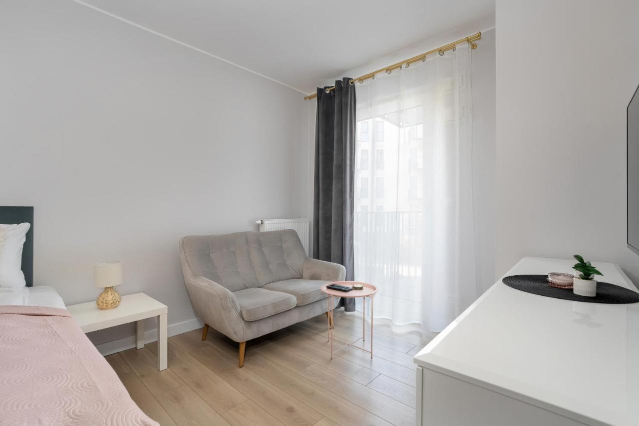 Stylish & Comfy Garbary Apartments With Parking By Noclegi Renters Poznan Exterior photo