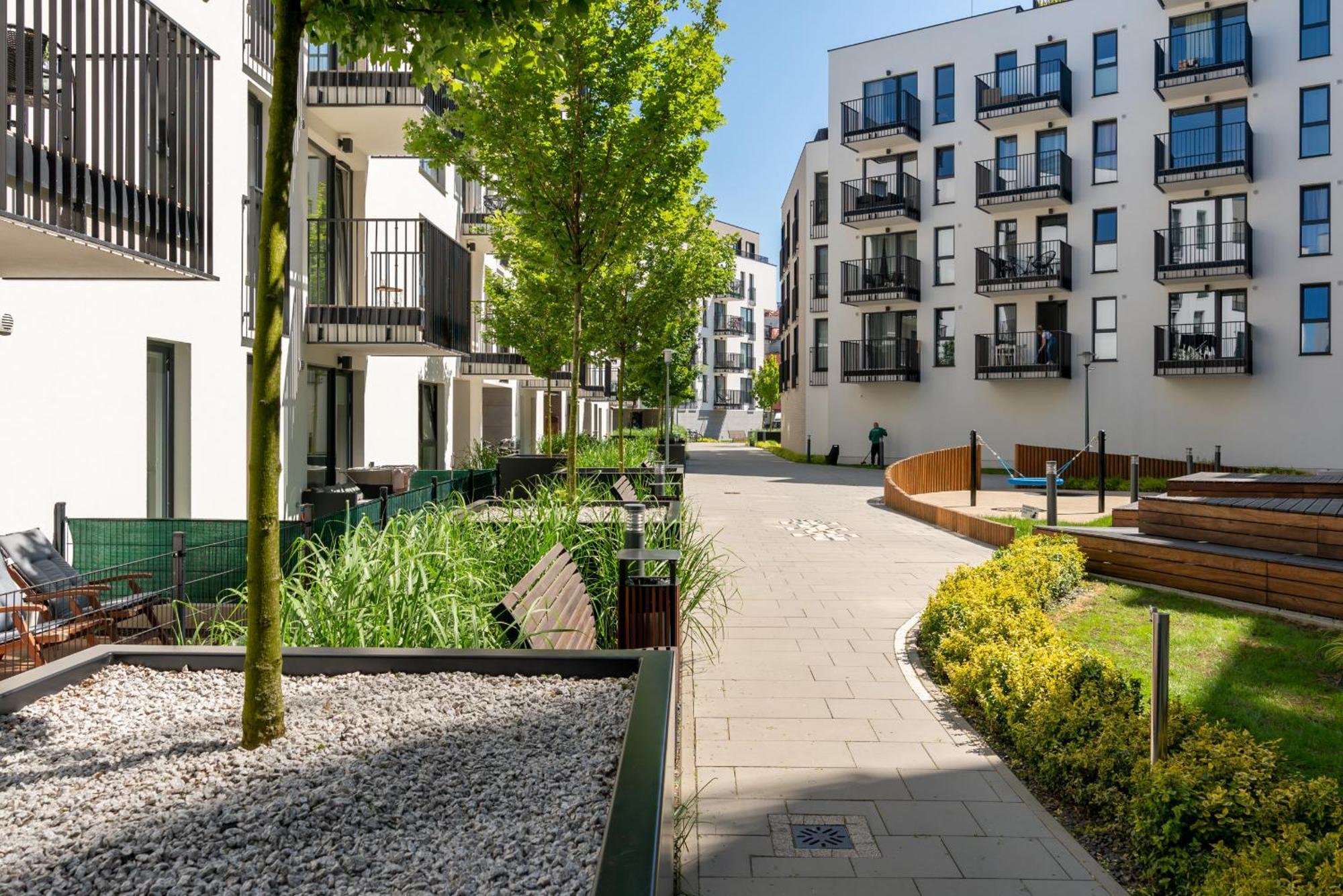 Stylish & Comfy Garbary Apartments With Parking By Noclegi Renters Poznan Exterior photo
