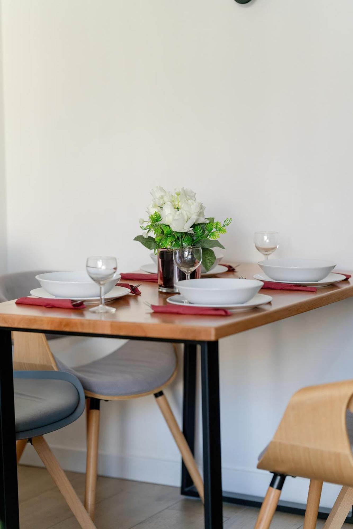 Stylish & Comfy Garbary Apartments With Parking By Noclegi Renters Poznan Exterior photo
