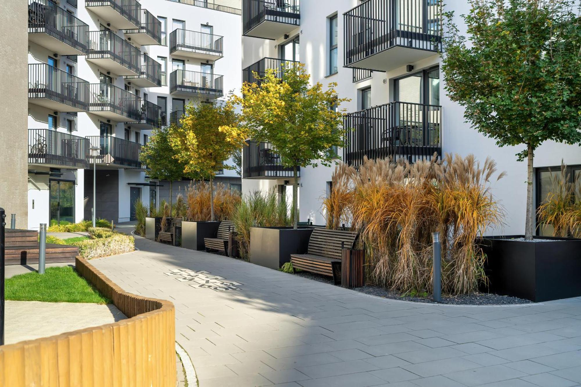 Stylish & Comfy Garbary Apartments With Parking By Noclegi Renters Poznan Exterior photo